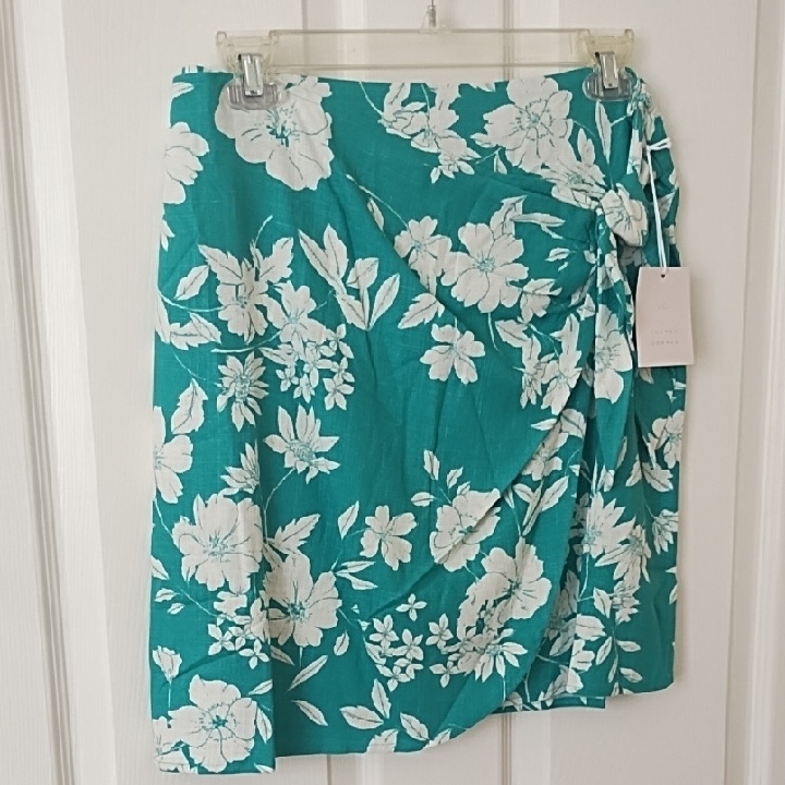 Floral Pho Wrap Skirt In Green And White